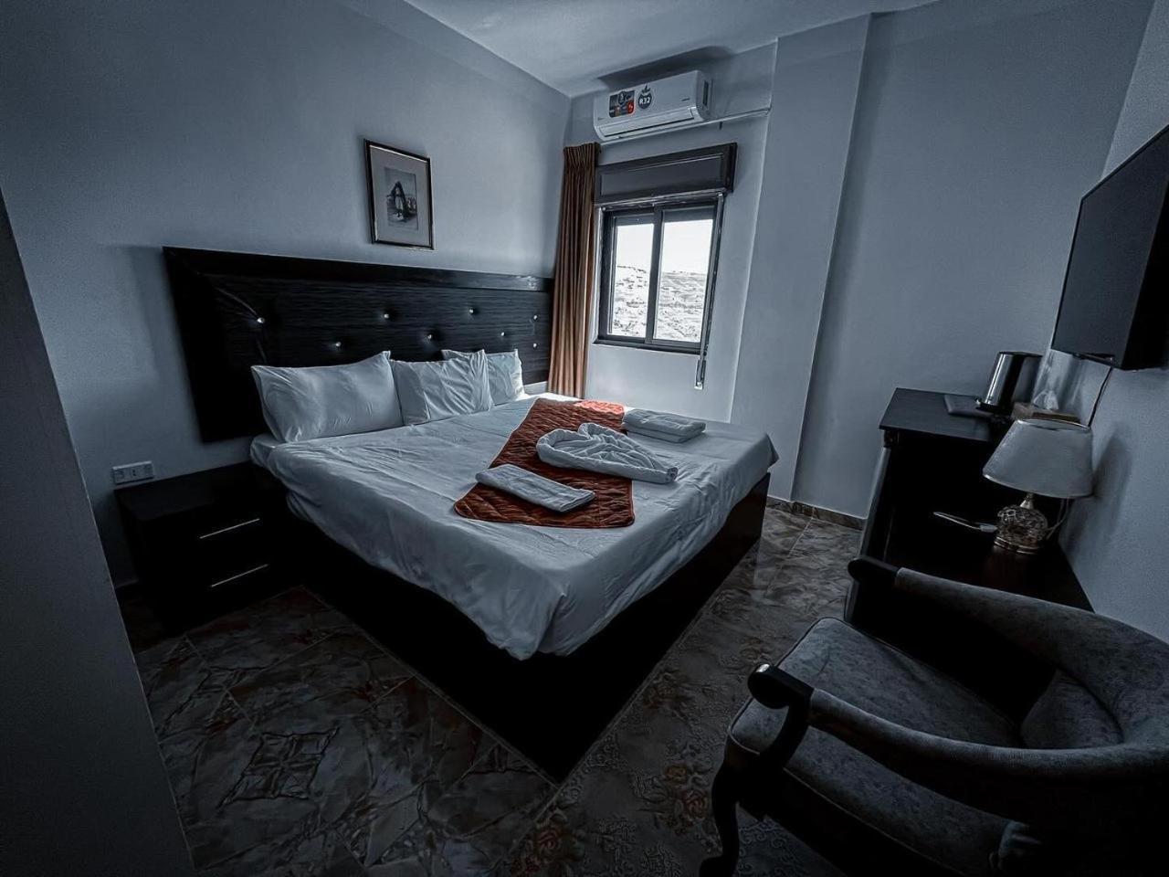 Plaza View Hostel At Tayyibah Exterior photo